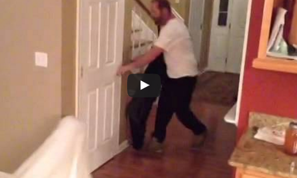 おばけの姿でパパを驚かそうとしただけなのに。(^_^;)